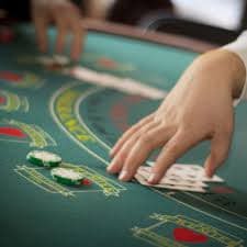 Ilustrasi bermain togel online secara bertanggung jawab dengan menetapkan batas waktu dan anggaran yang jelas